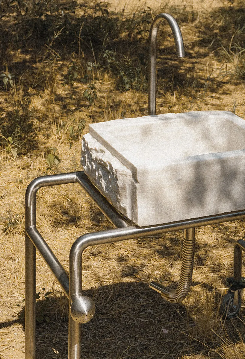 Константинос Гунас превращает reclaimed marble sink в мобильную wash station