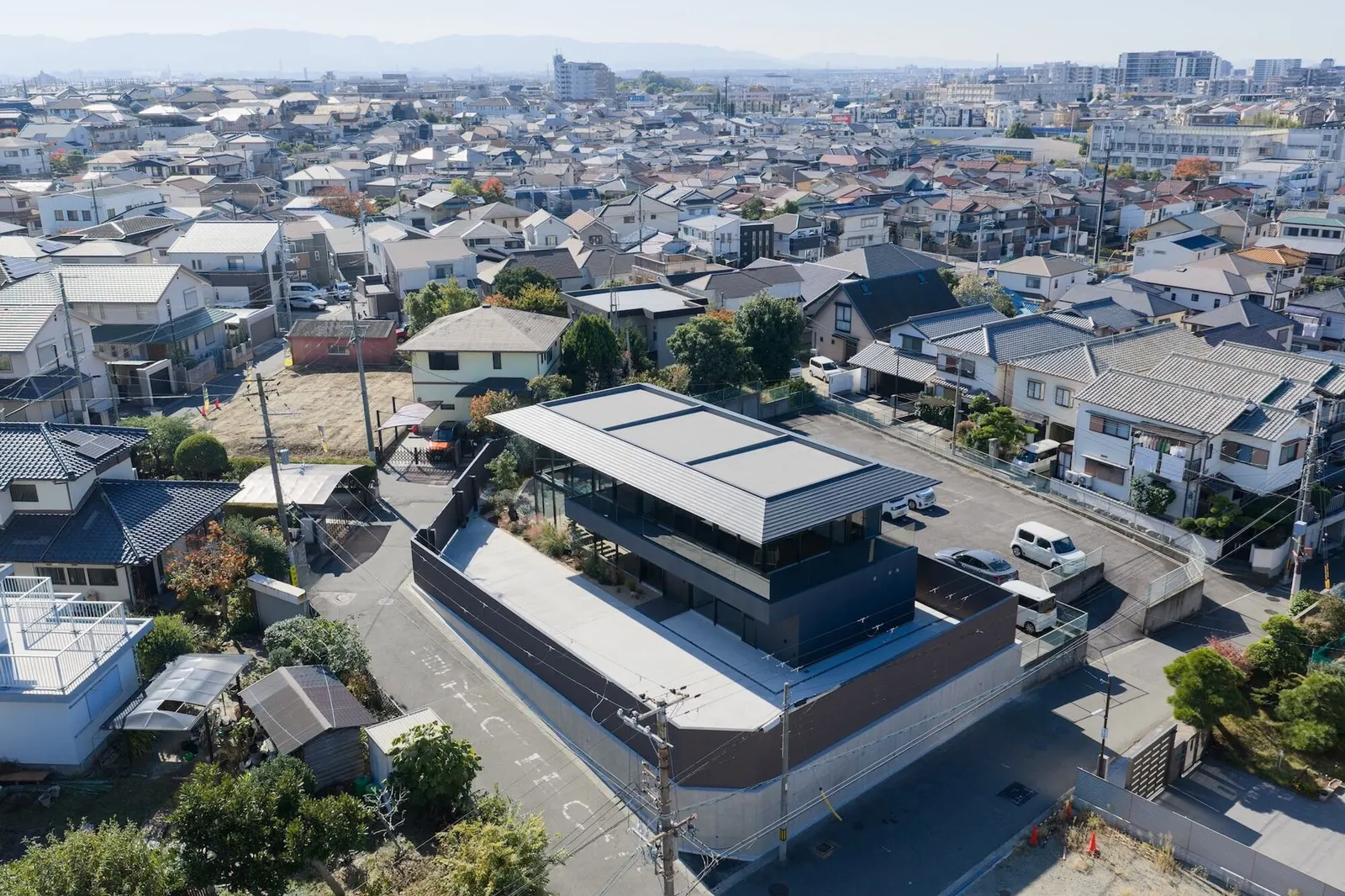 Moment Residence / APOLLO Architects & Associates — дом на склоне в Сакае