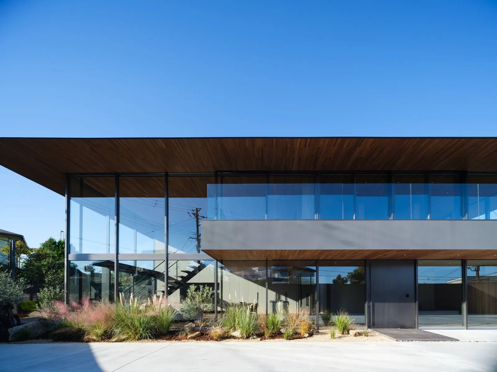 Moment Residence / APOLLO Architects & Associates — дом на склоне в Сакае