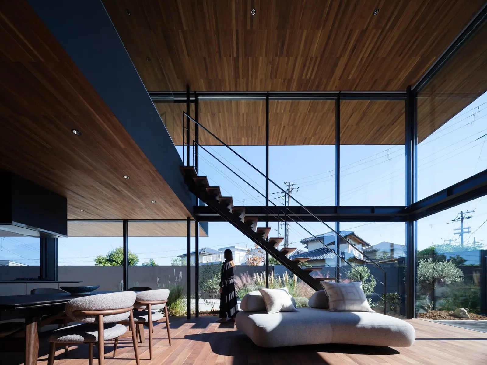 Moment Residence / APOLLO Architects & Associates — дом на склоне в Сакае
