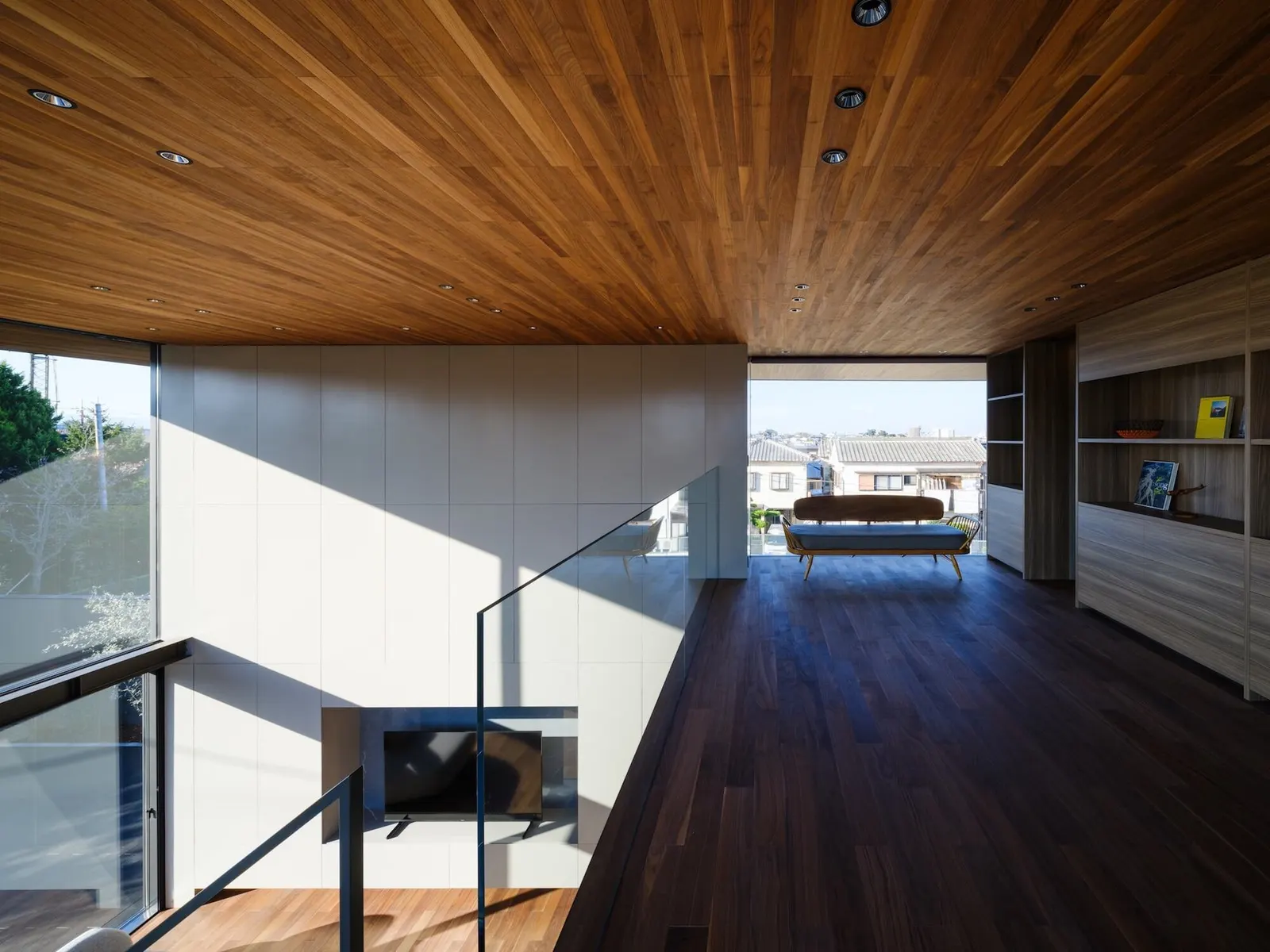 Moment Residence / APOLLO Architects & Associates — дом на склоне в Сакае