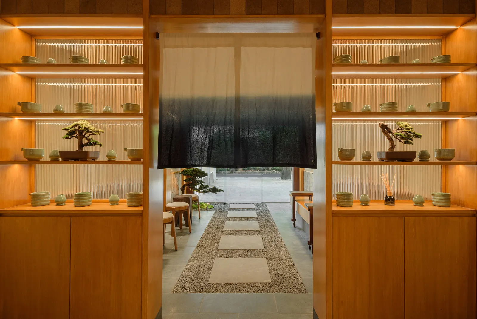 Jun Matcha Club Cafe / Matter of Something — кафе в бывшем гараже в Южной Джакарте