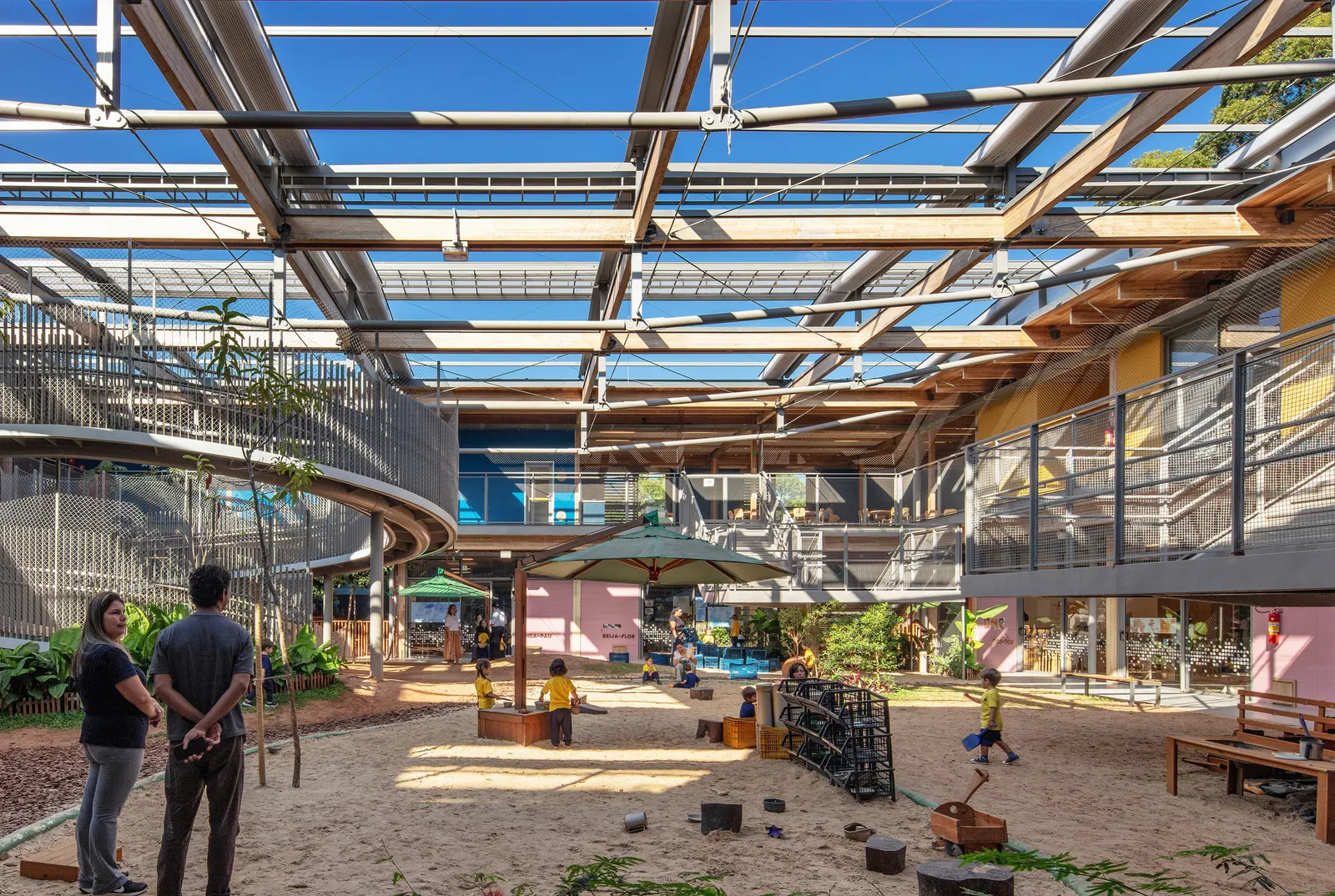 Детский сад Colégio Santa Cruz в Сан-Паулу: проект Andrade Morettin Arquitetos Associados