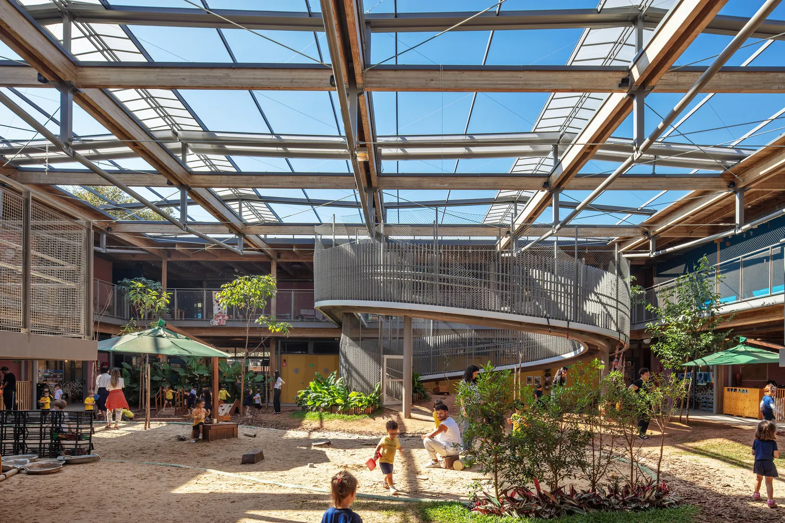 Детский сад Colégio Santa Cruz в Сан-Паулу: проект Andrade Morettin Arquitetos Associados