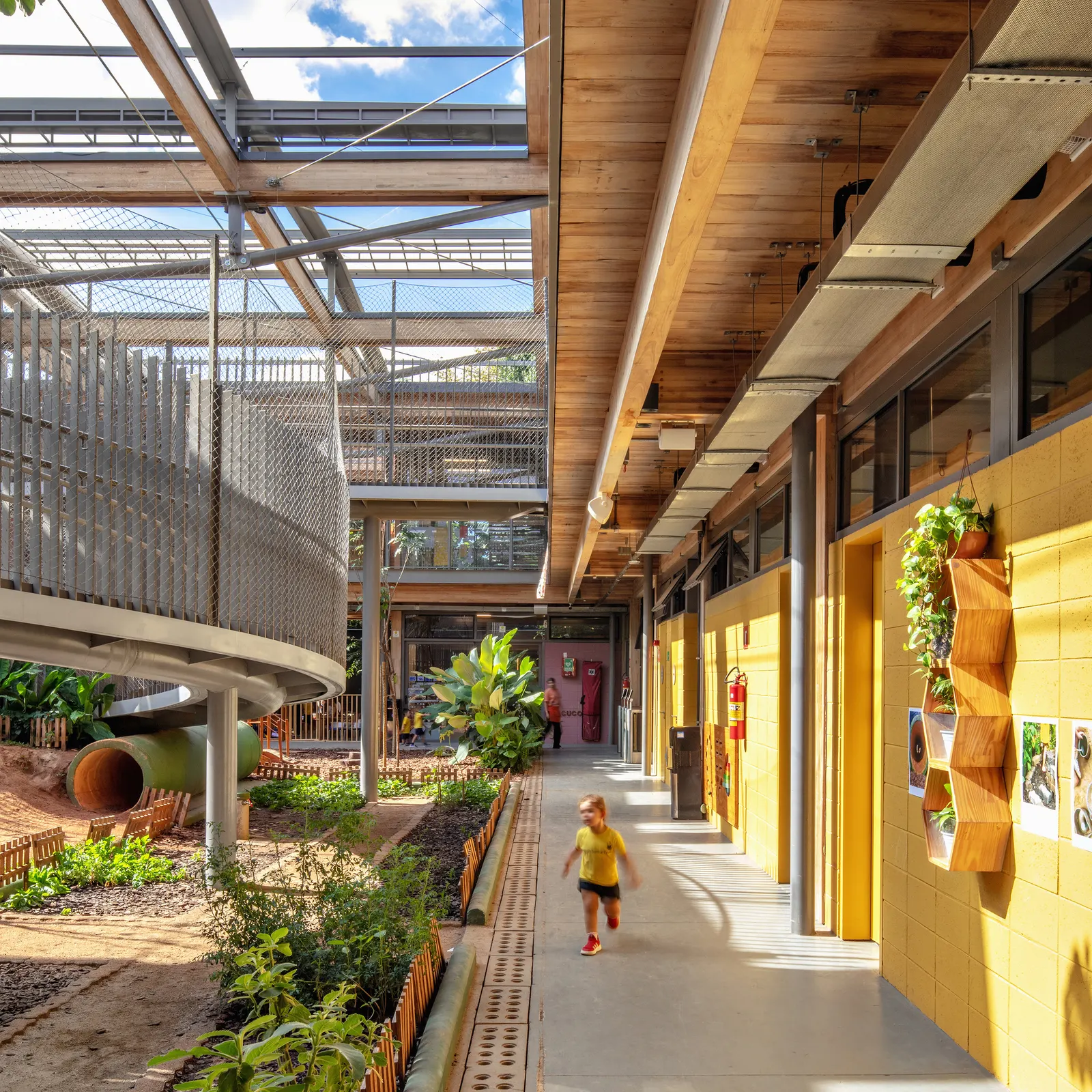 Детский сад Colégio Santa Cruz в Сан-Паулу: проект Andrade Morettin Arquitetos Associados