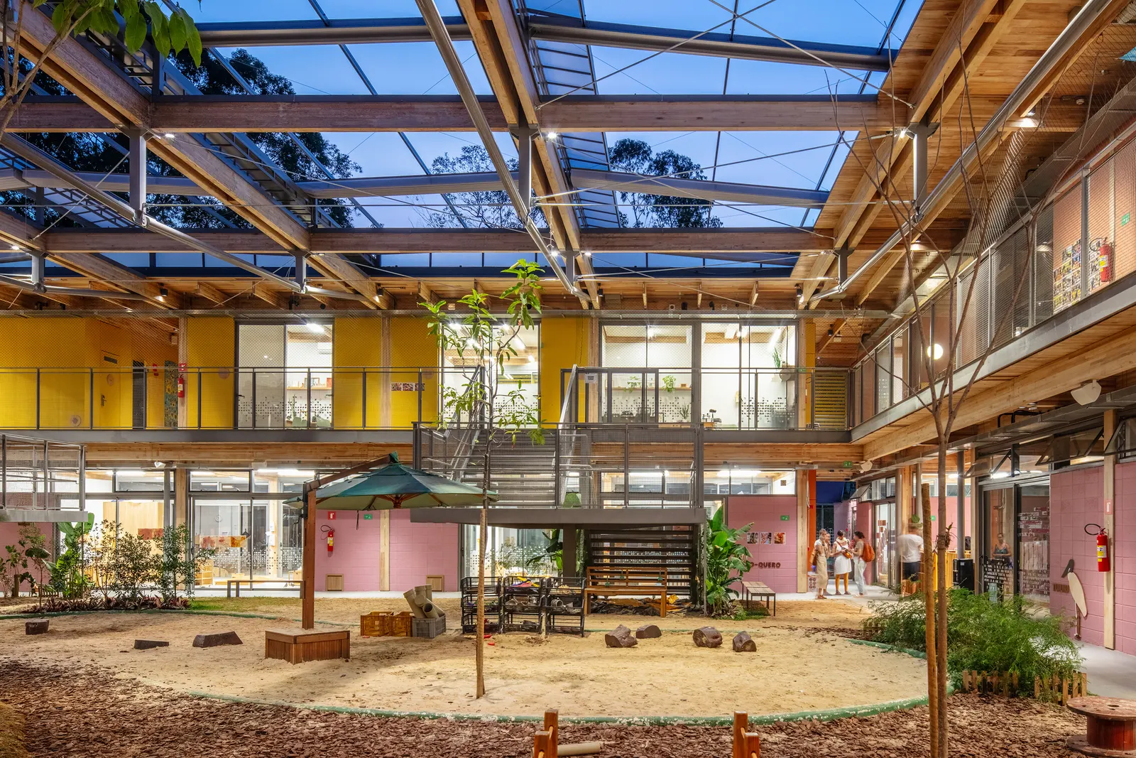 Детский сад Colégio Santa Cruz в Сан-Паулу: проект Andrade Morettin Arquitetos Associados