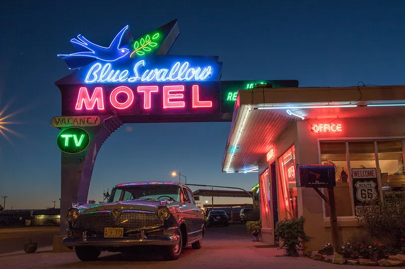 Neon signs and retro rooms: книга Элли Сеймур о мотелях mid-century по США