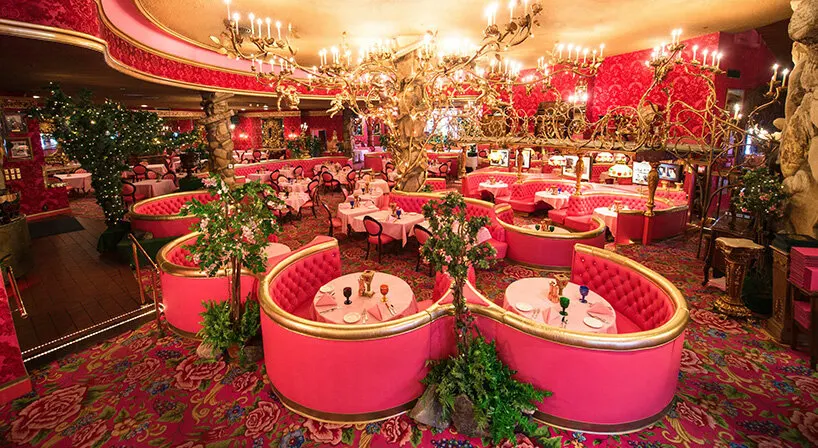 Neon signs and retro rooms: книга Элли Сеймур о мотелях mid-century по США