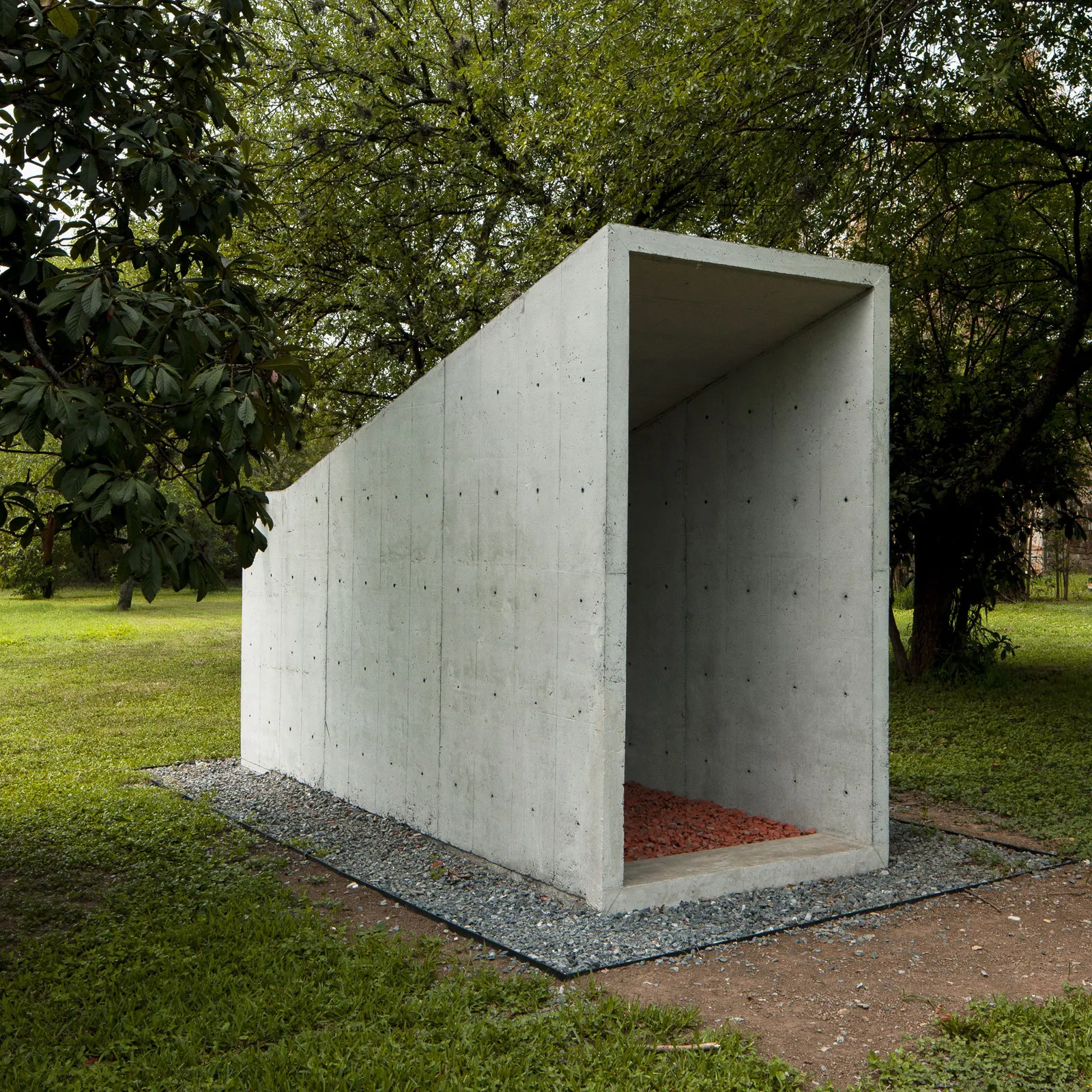 Oratory Chapel / S-AR — небольшая часовня из железобетона в Сантьяго, Мексика