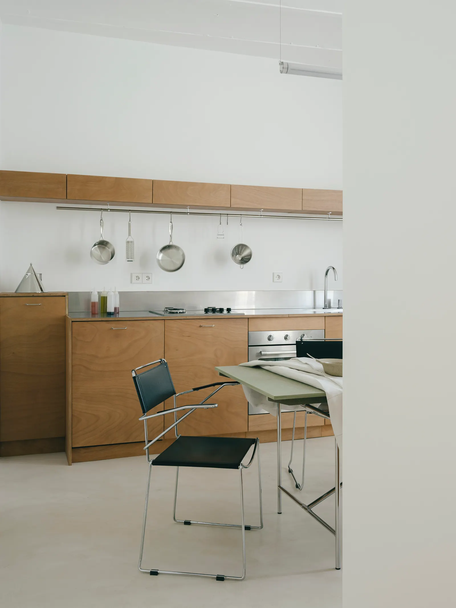 Lecomte Apartment / Atelier Orzan