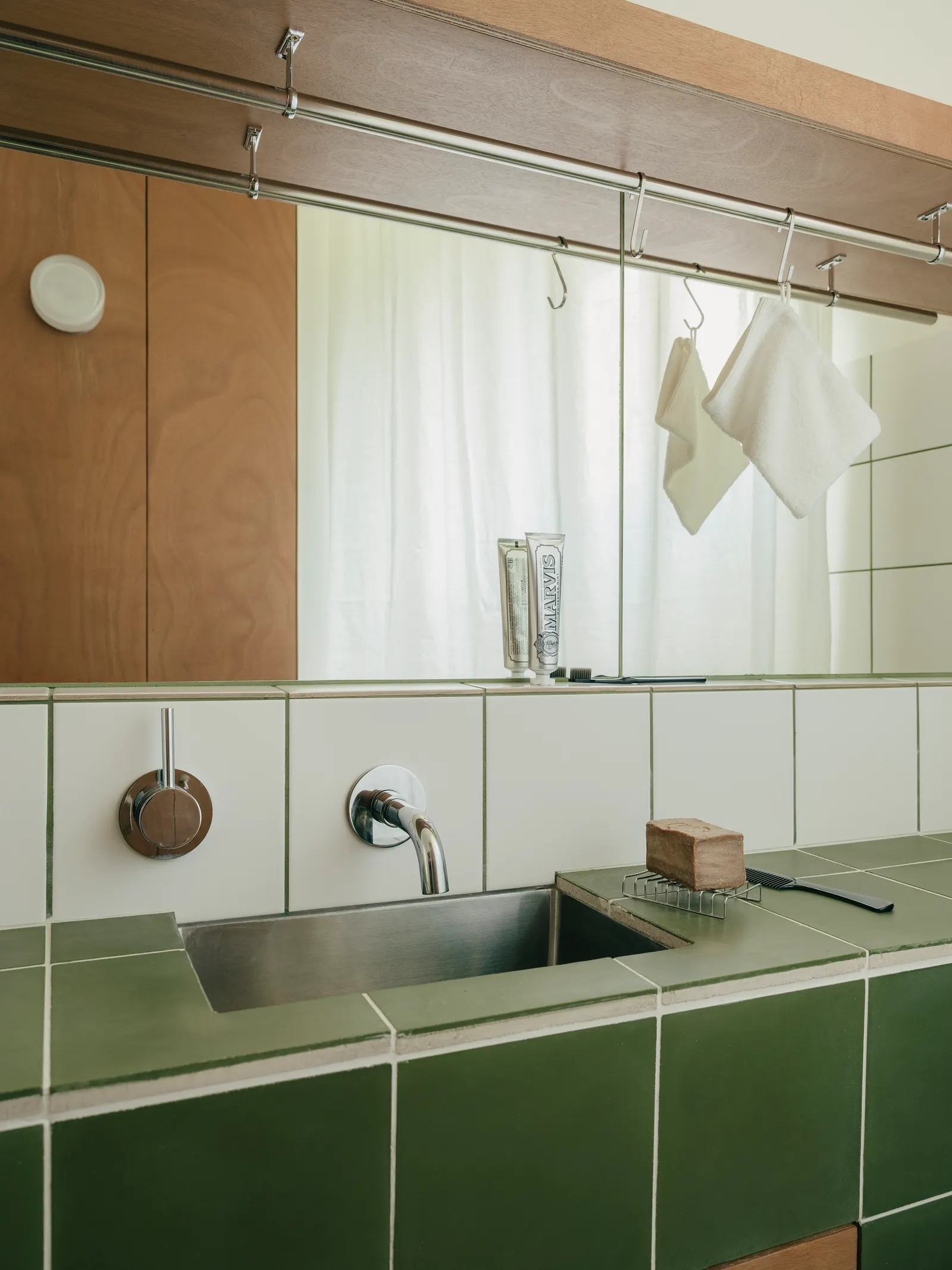 Lecomte Apartment / Atelier Orzan