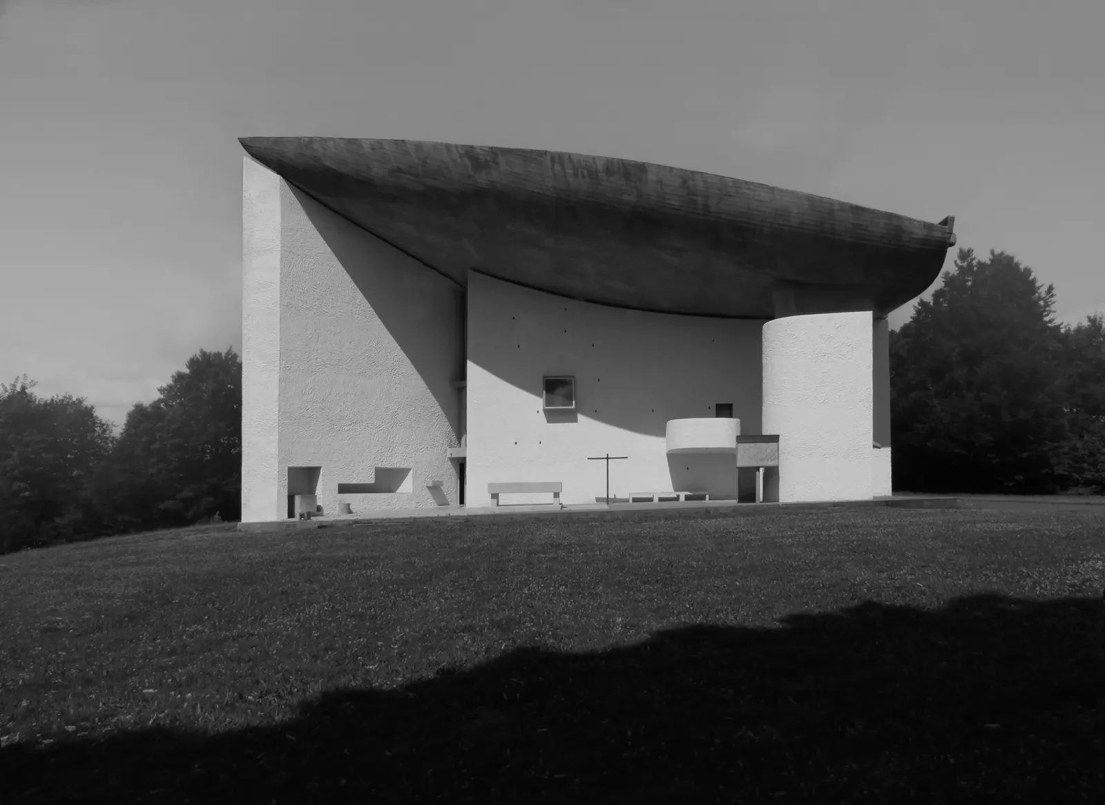 Новая фотосерия Paul Clemence исследует свет и материальность часовни Ле Корбюзье в Роншане