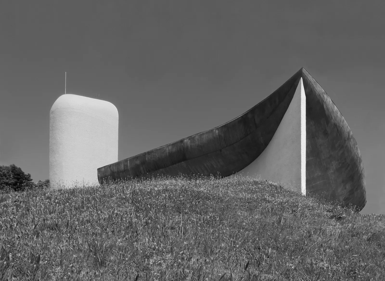 Новая фотосерия Paul Clemence исследует свет и материальность часовни Ле Корбюзье в Роншане