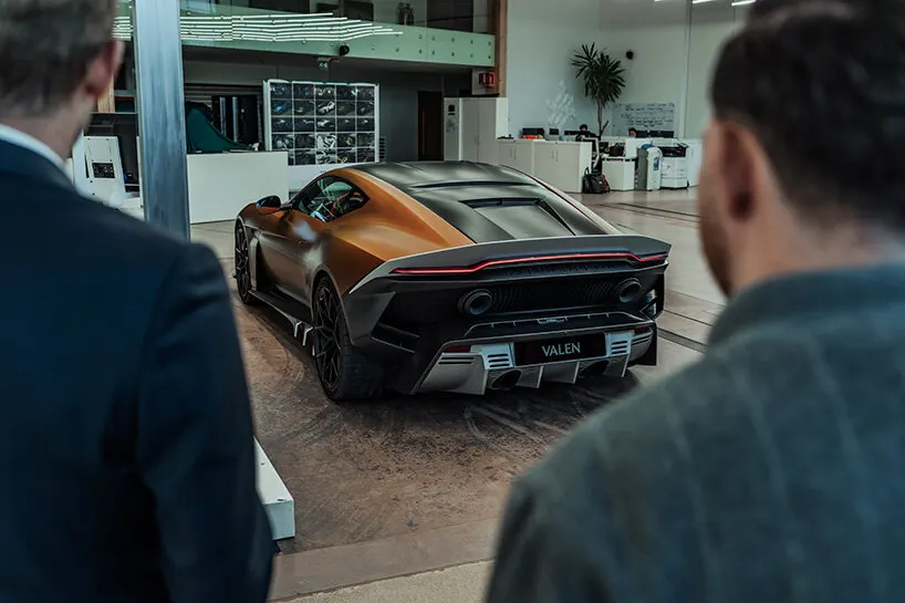 Aston Martin показывает экспериментальный Valen перед Monterey Car Week 2026