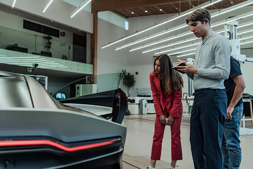 Aston Martin показывает экспериментальный Valen перед Monterey Car Week 2026