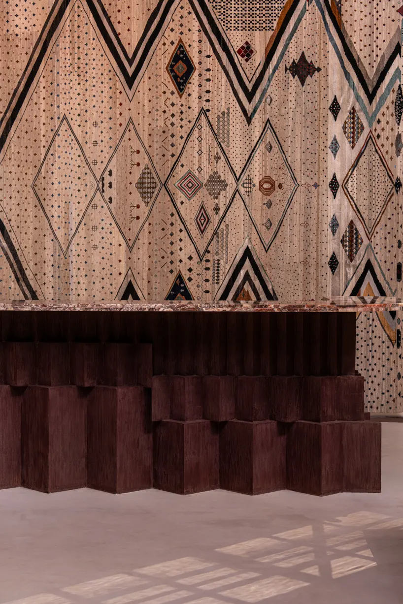 Шоурум Jaipur Rugs в Мумбаи, построенный в бывшем текстильном складе