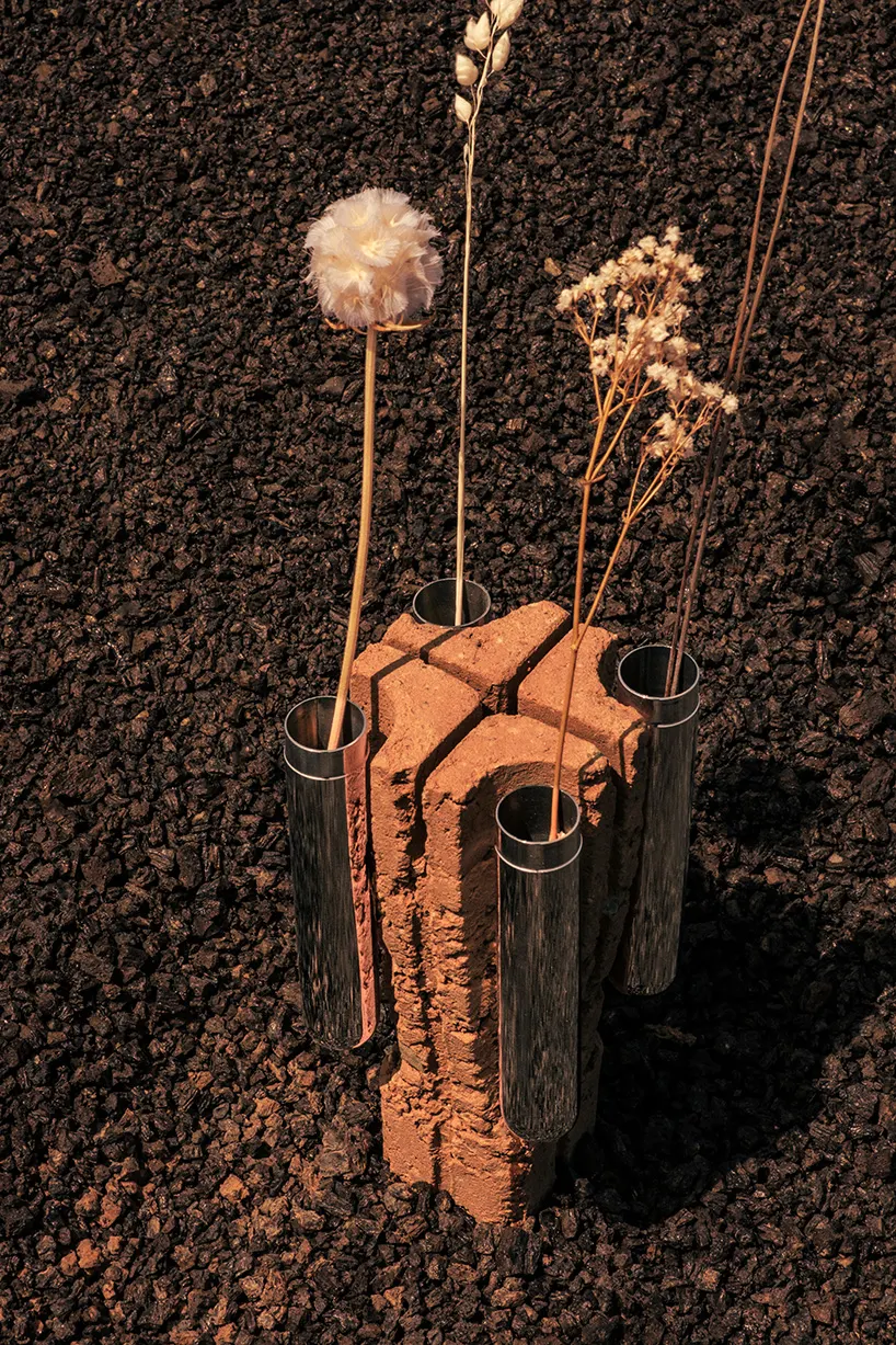 Martian Relics: коллекция домашней утвари из переработанной стали и трамбованной земли для жизни на Марсе