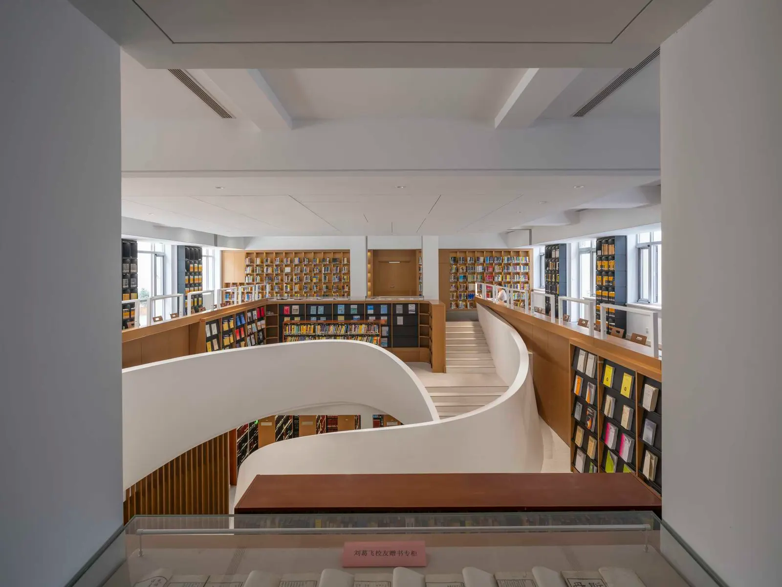 Школа математических наук Пекинского университета / FEI Architects