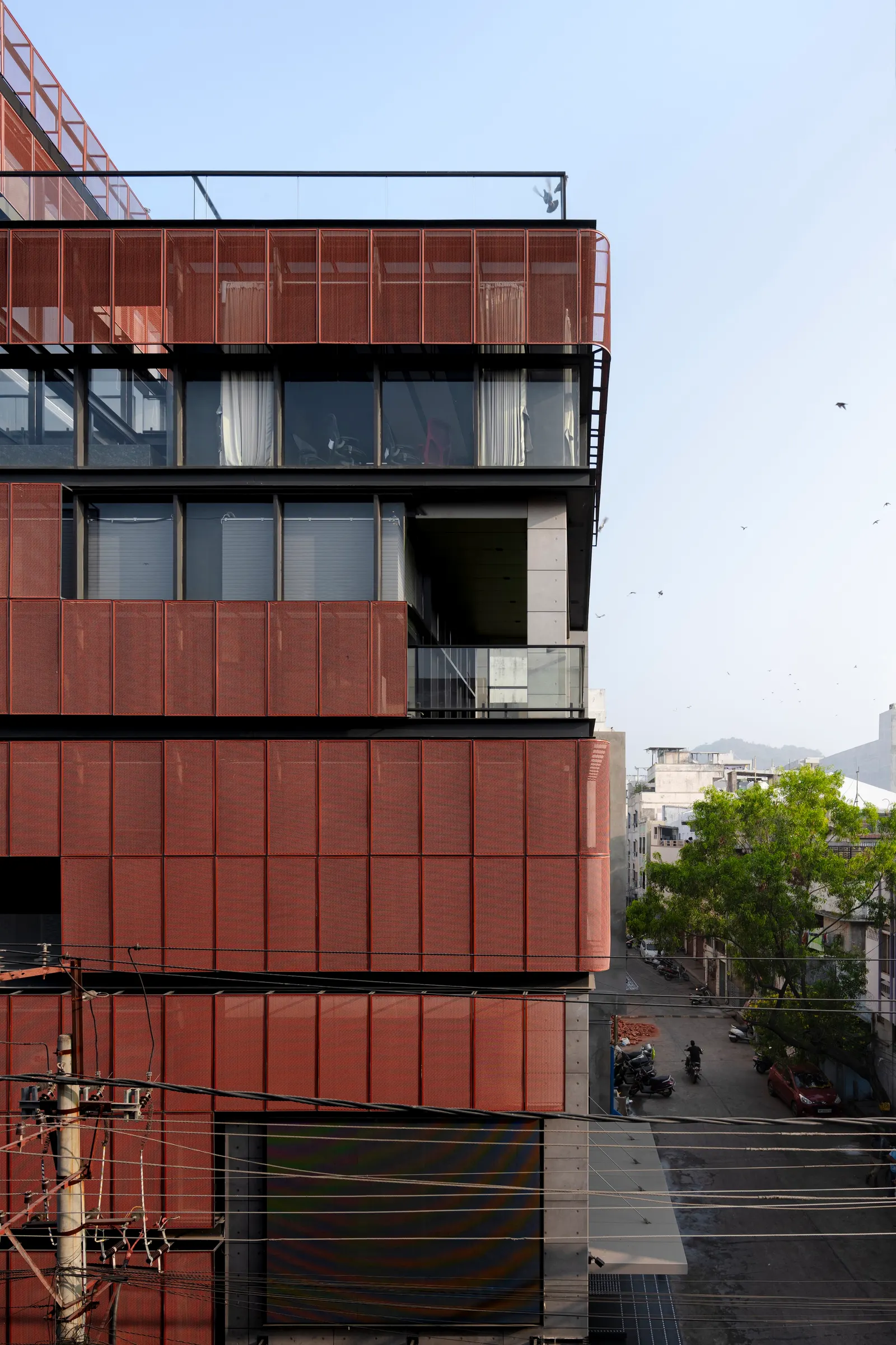 Screened Space Office Building / Studio UF+O: офис и опытный центр в историческом ядре Веджаявады