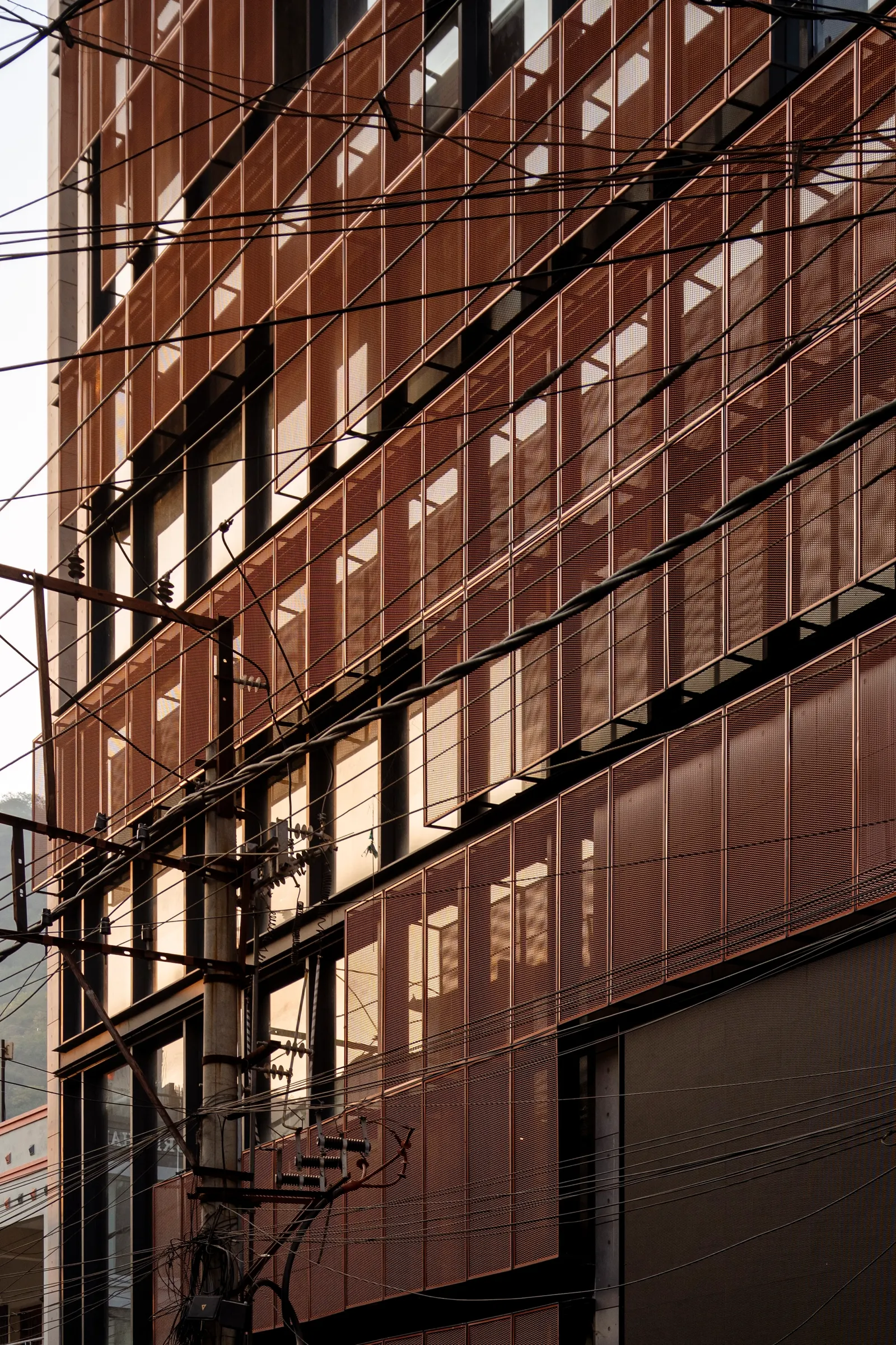 Screened Space Office Building / Studio UF+O: офис и опытный центр в историческом ядре Веджаявады
