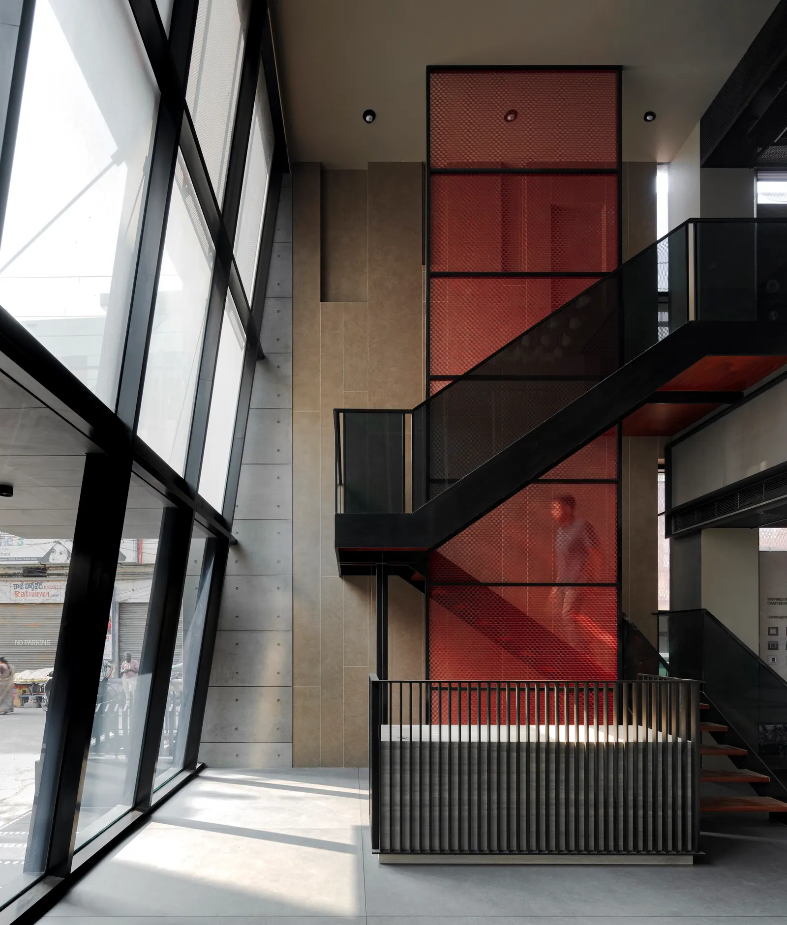 Screened Space Office Building / Studio UF+O: офис и опытный центр в историческом ядре Веджаявады