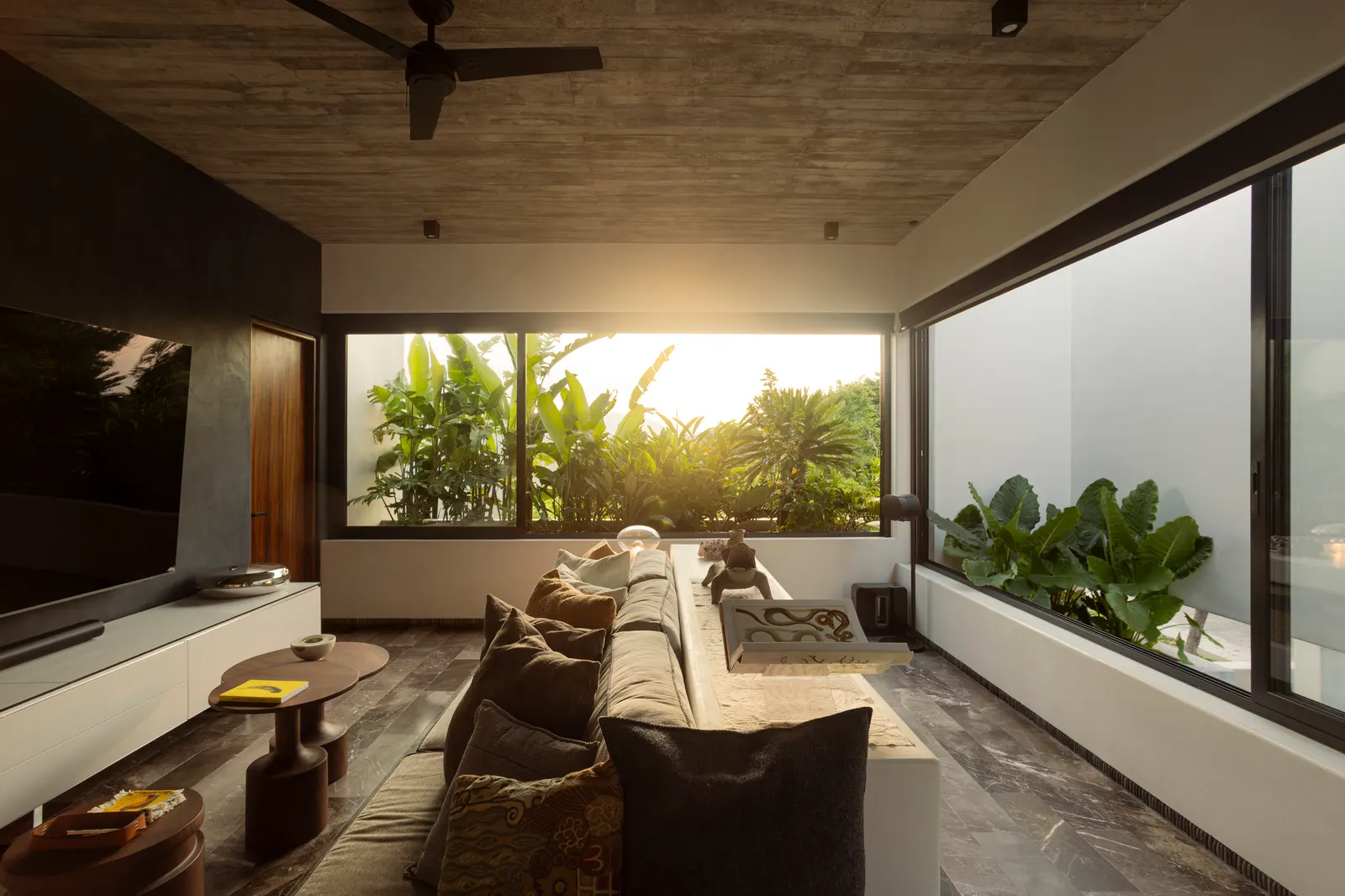 Shadows House / Seiro Arquitectos