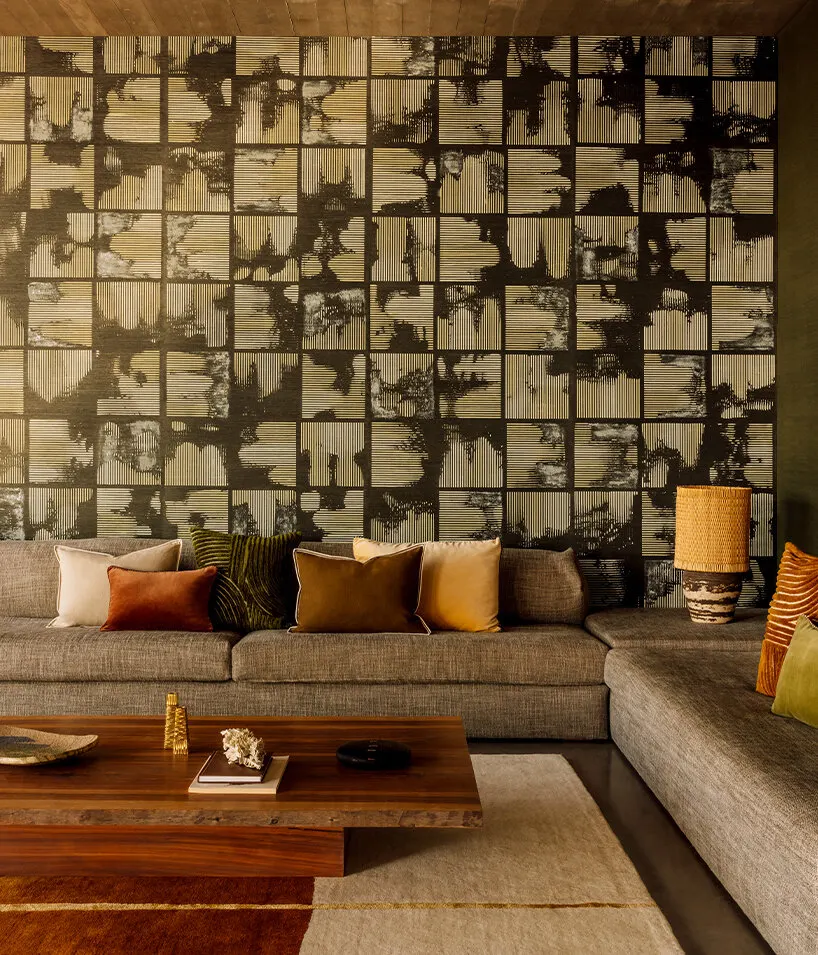 Luxury Wallpaper как архитектурный материал: Selected Wallpapers & Interiors переосмысляет роль стеновых покрытий