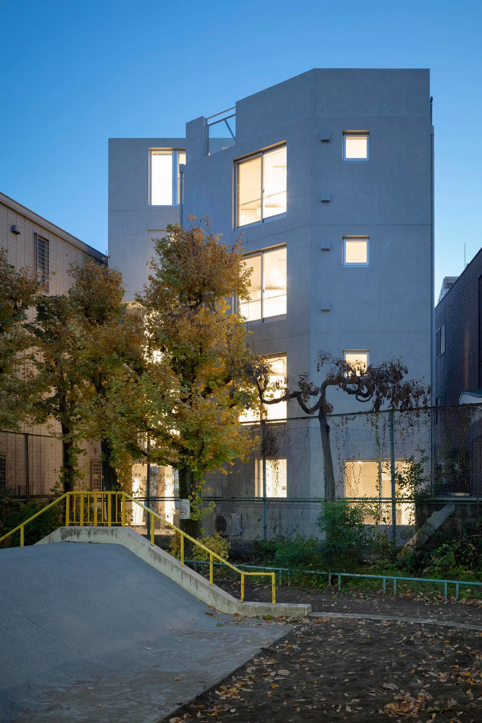 Shin Nakano Residence / Ryuichi Sasaki + Sasaki Architecture
