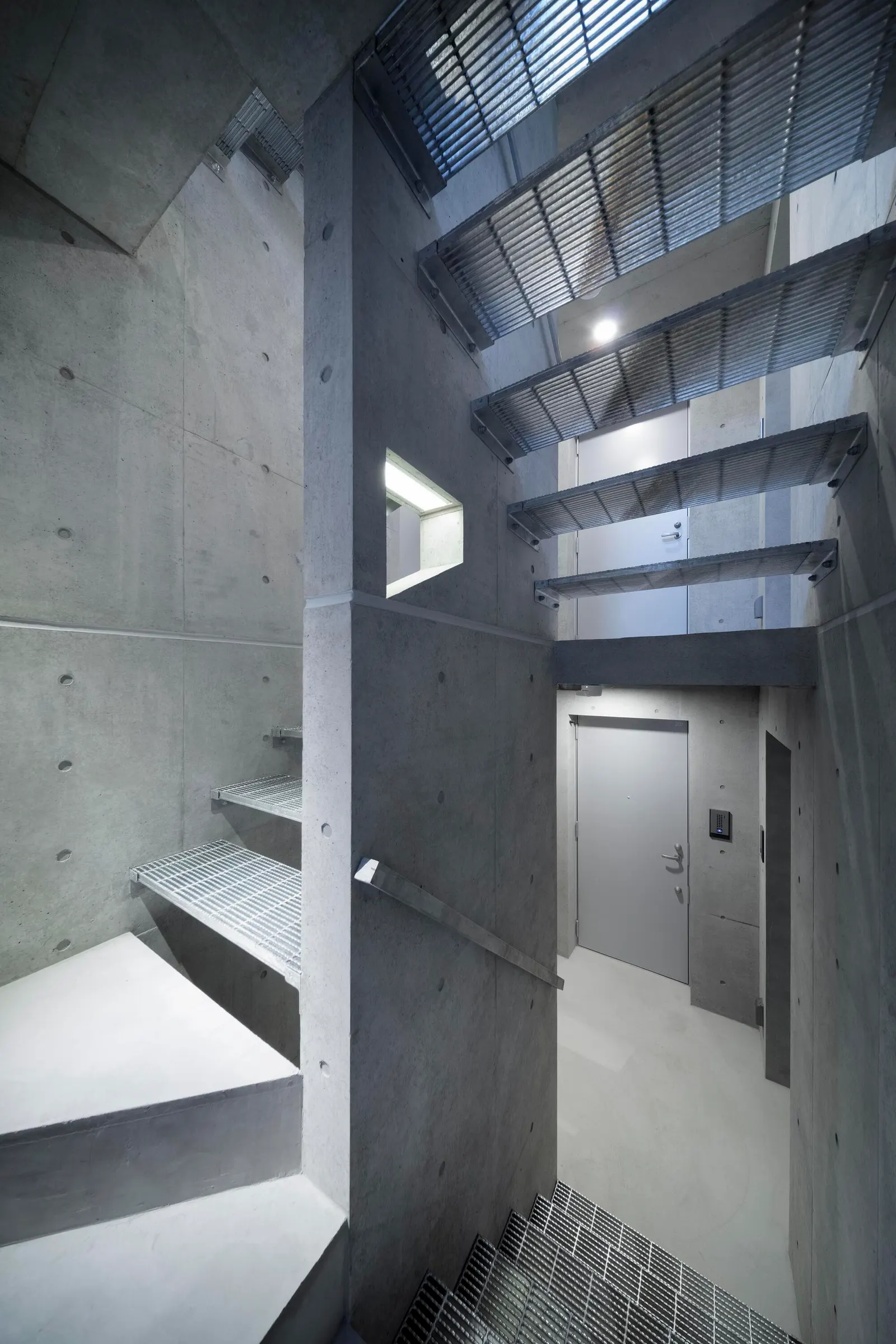 Shin Nakano Residence / Ryuichi Sasaki + Sasaki Architecture