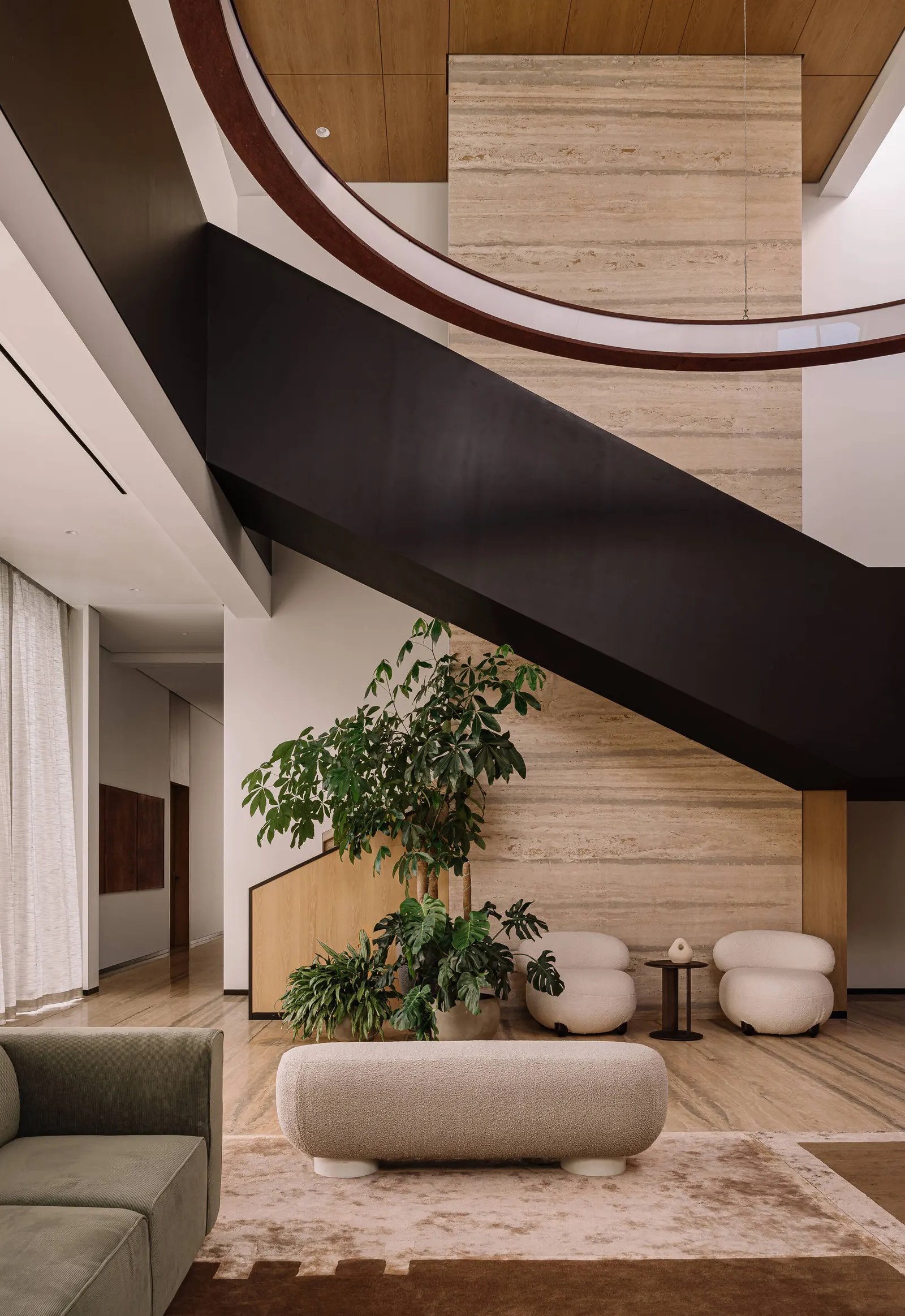 CASAVIVA Residence / SHROFFLEóN — дом как последовательность пространств в Алибаге