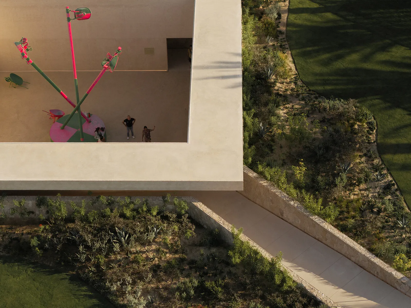 Sordo Madaleno проектирует открытую галерею Arte Abierto Baja, заглублённую на четыре метра в Лос-Кабосе