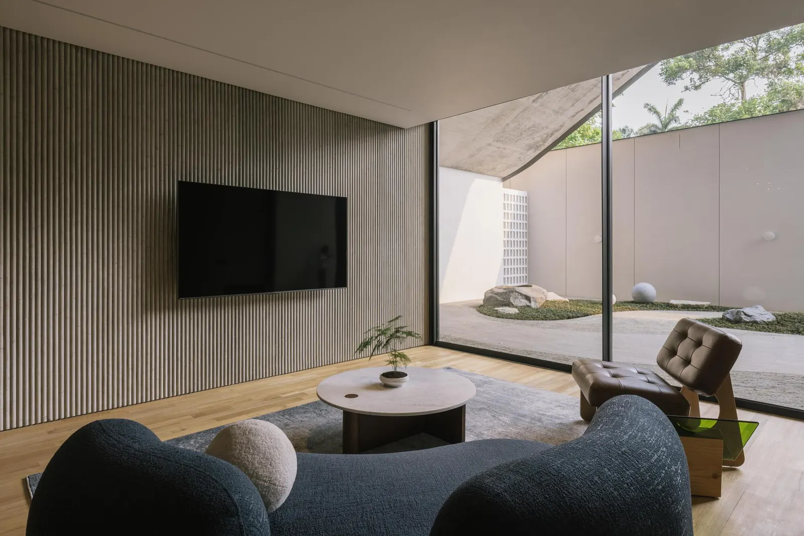 Split Mass Residence / K-Thengono Design Studio