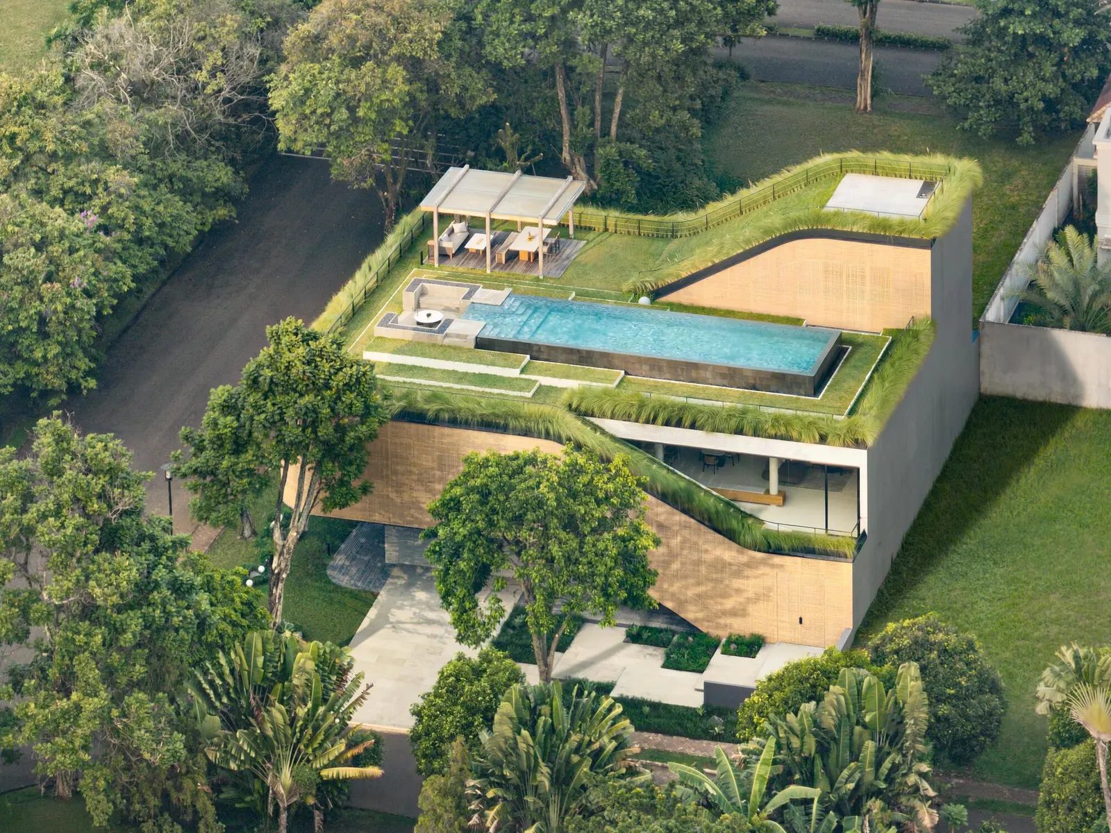 Split Mass Residence / K-Thengono Design Studio
