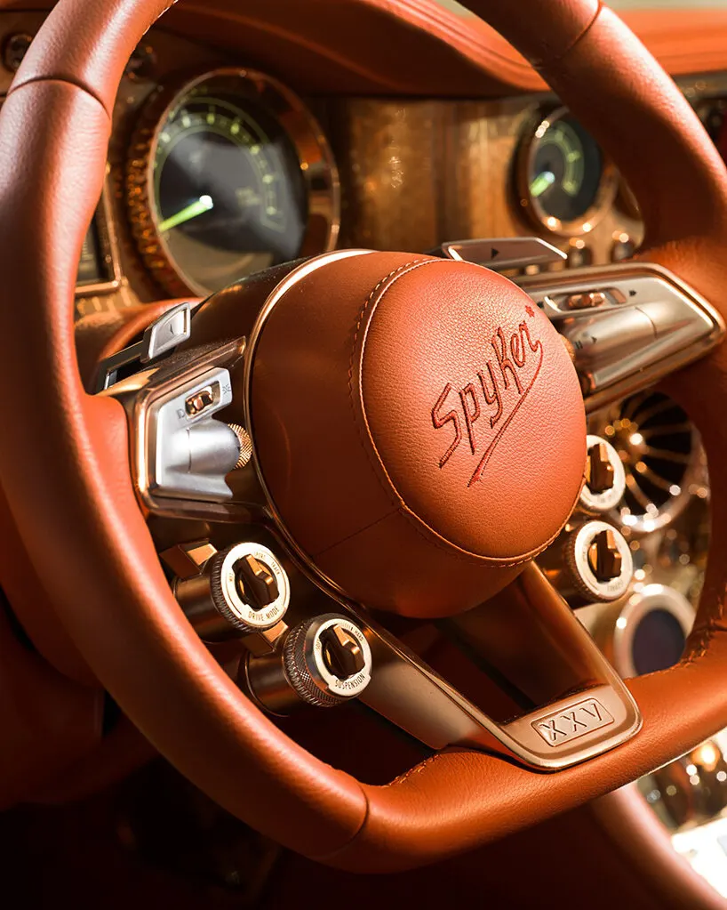 Spyker C8 Preliator XXV: quail green, rose gold и ручная механика как главная идея купе