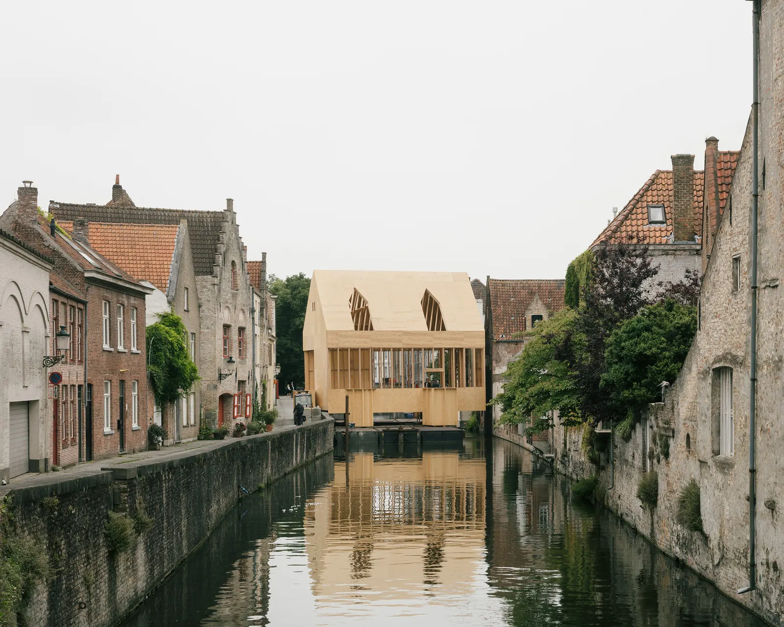 Brugge Diptych / PARA
