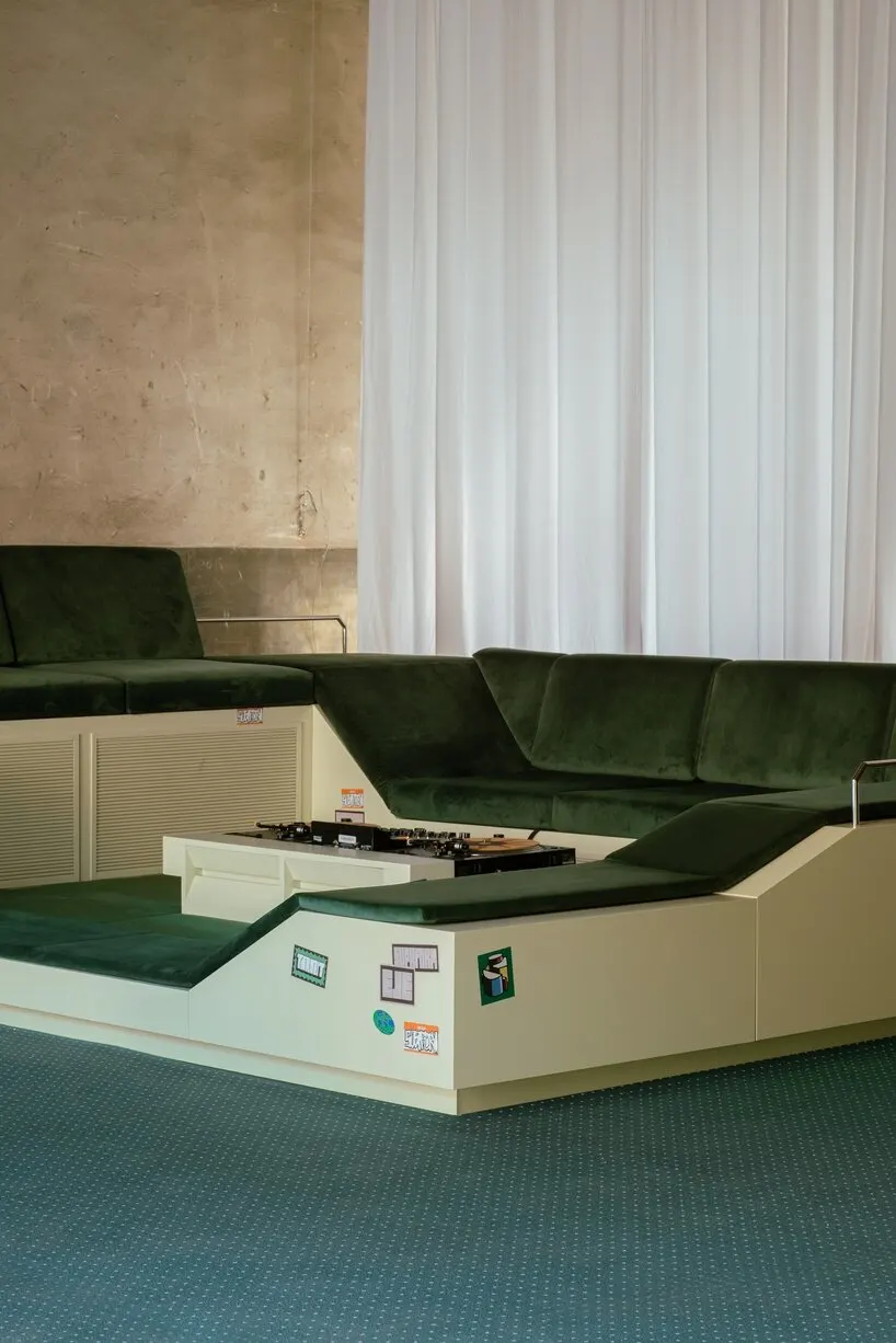 Supaform переосмысляет conversation pit для XXI века как пространство для общения