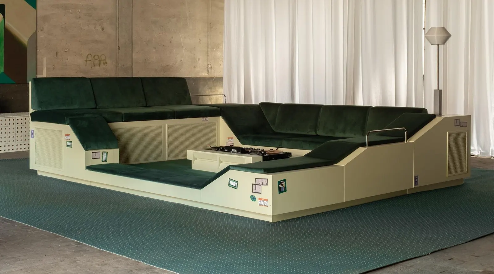 Supaform переосмысляет conversation pit для XXI века как пространство для общения