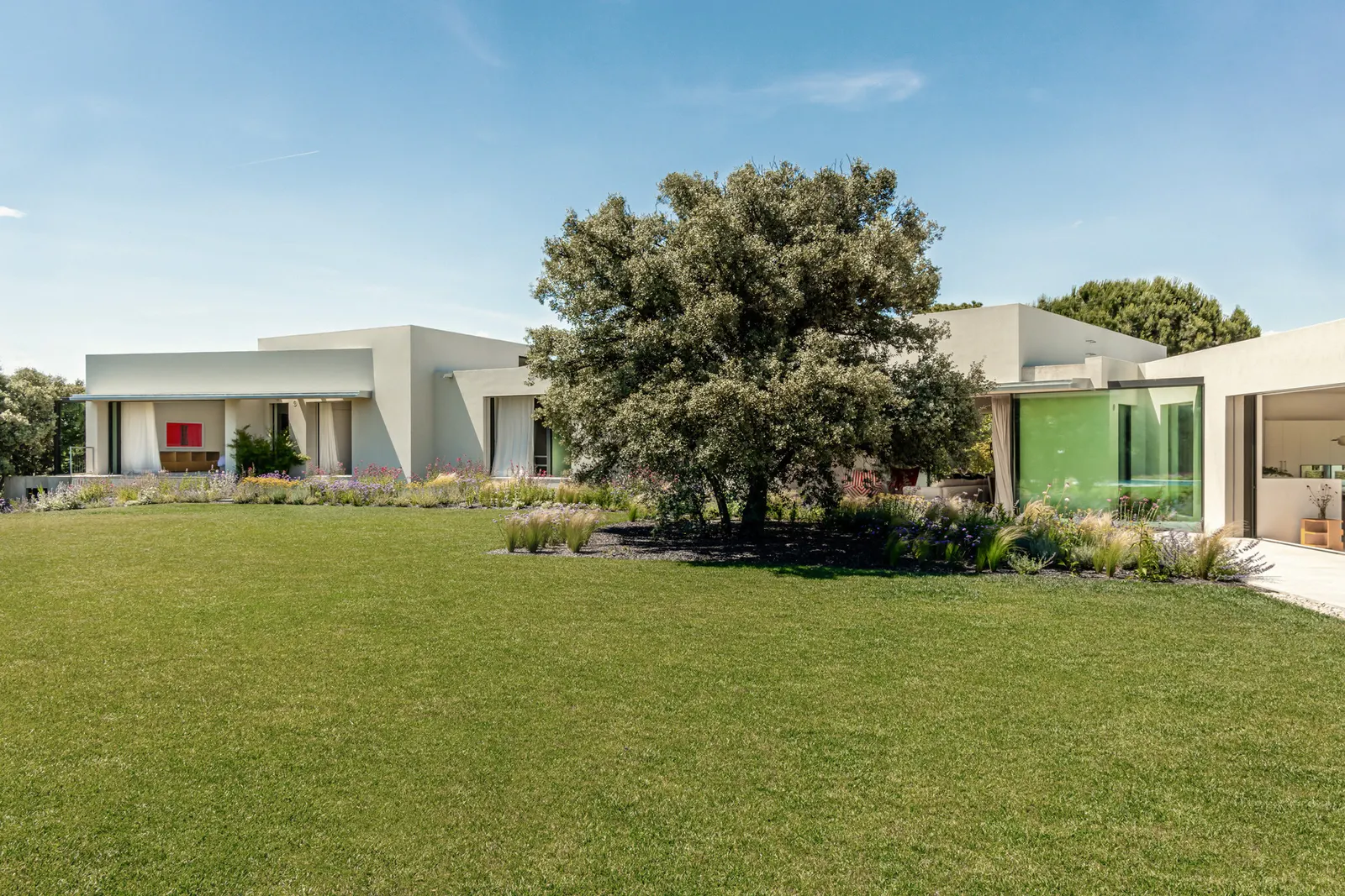 Breeze House / Ábaton: новый дом в Мадриде, где архитектура работает с природой и светом