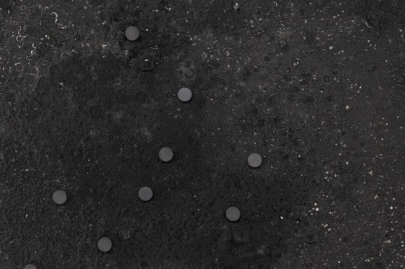 Открытый архив красок исследует повторно используемые биоматериалы и земляные пигменты для искусства