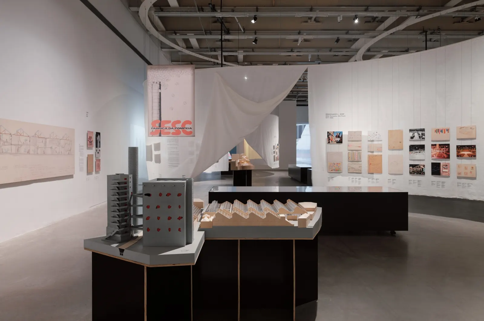 «Поэтика выживания»: OPEN Architecture спроектировала первую выставку Лины Бо Барди в Китае