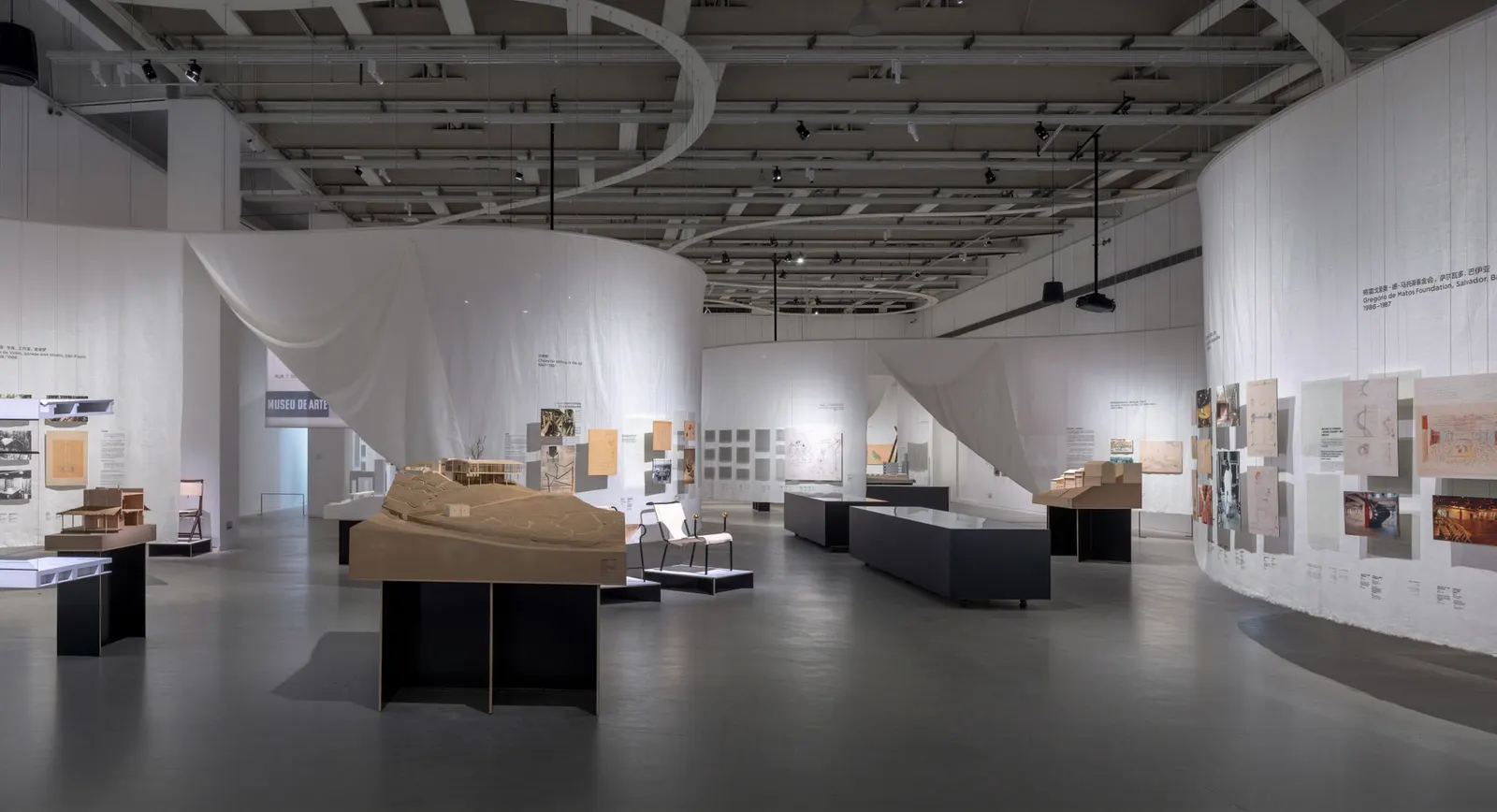 «Поэтика выживания»: OPEN Architecture спроектировала первую выставку Лины Бо Барди в Китае