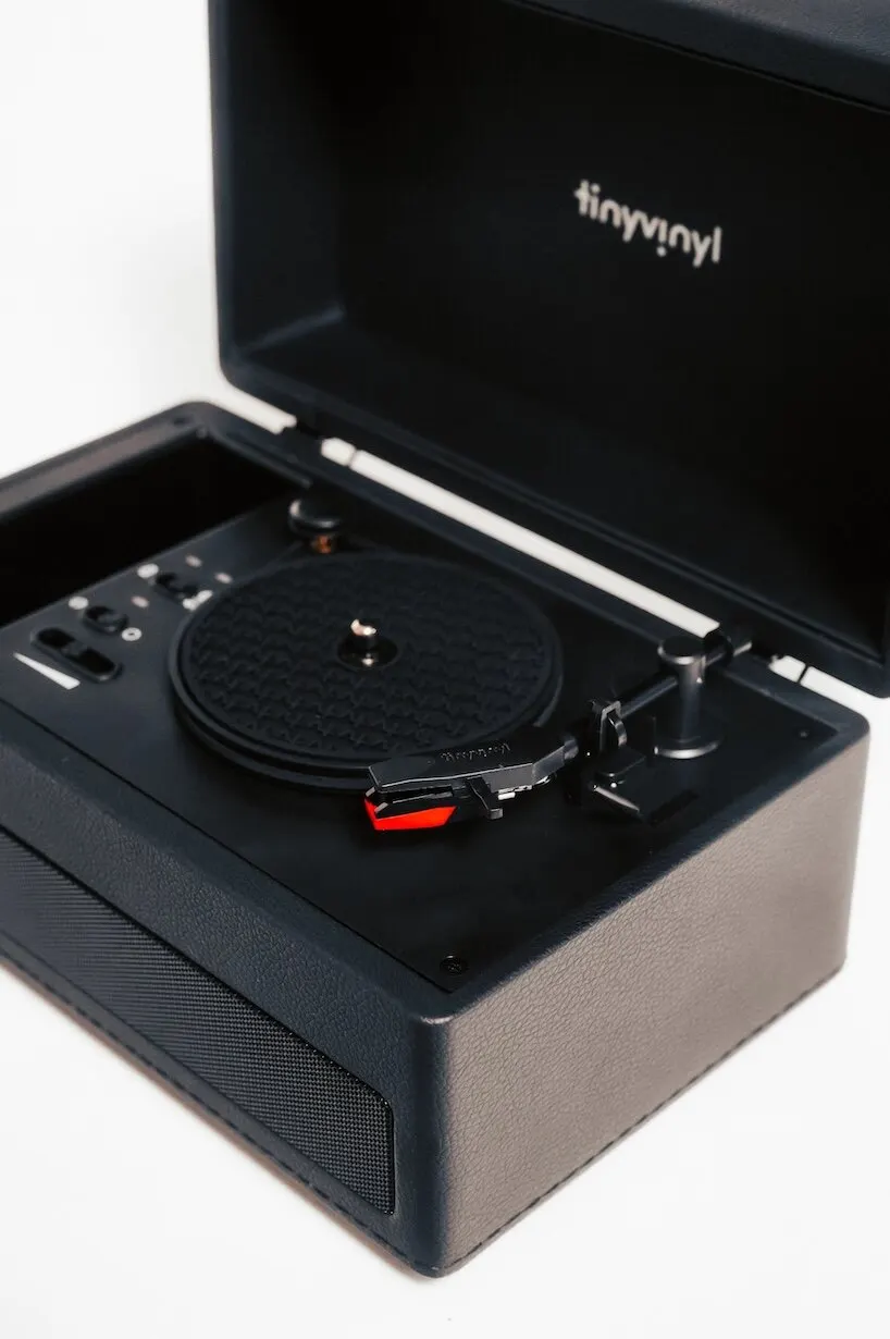 Tiny Vinyl представила миниатюрный проигрыватель для четырёхдюймовых пластинок