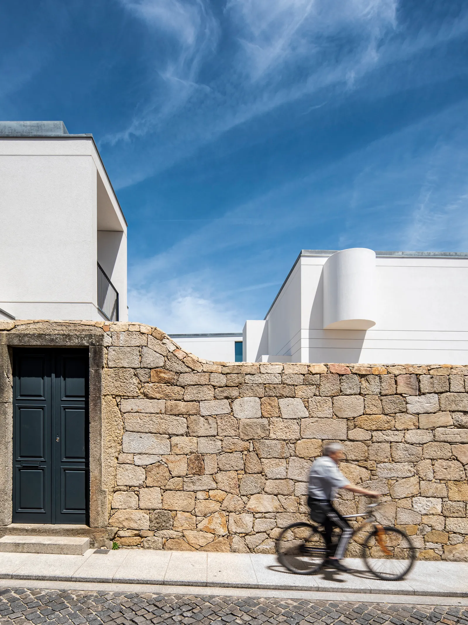 Коллективное жилье в Вила-ду-Конде / Raulino Silva Arquitecto