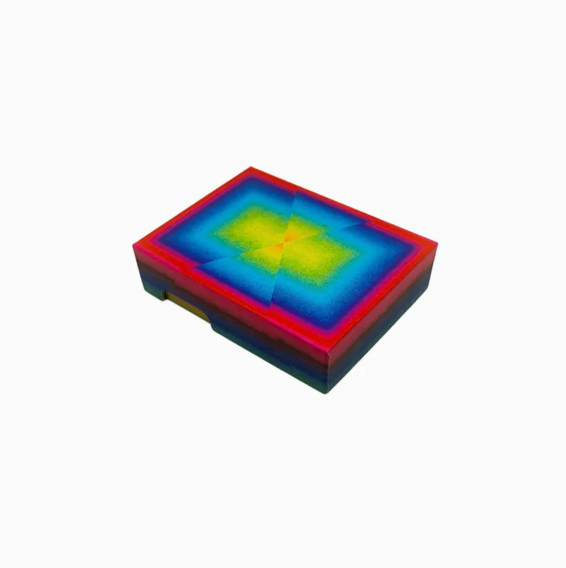 Color Index: колода карт Julia Schimautz превращает последовательность цветов и форм в аналоговую анимацию