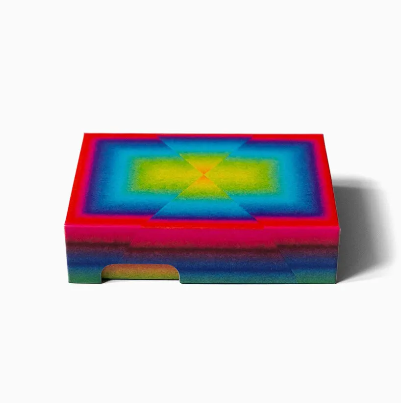 Color Index: колода карт Julia Schimautz превращает последовательность цветов и форм в аналоговую анимацию