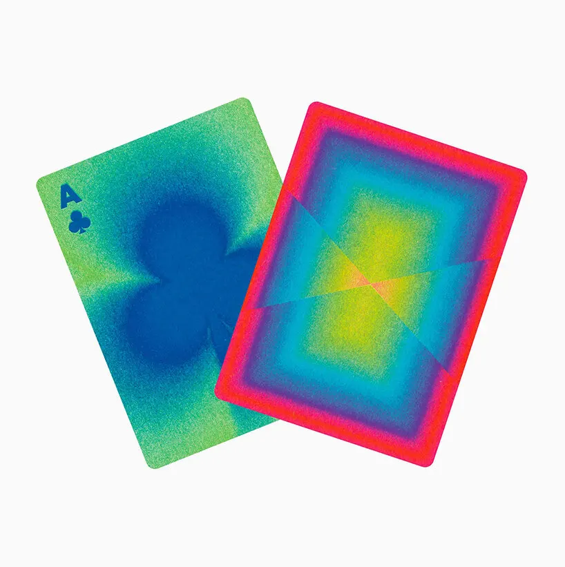 Color Index: колода карт Julia Schimautz превращает последовательность цветов и форм в аналоговую анимацию