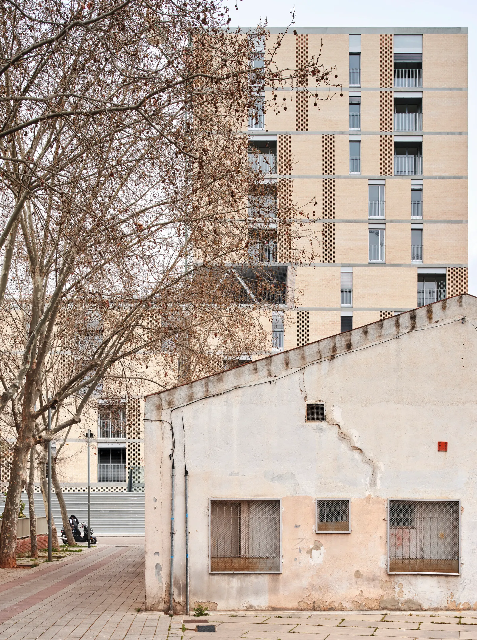 Social Atrium — 54 единицы социального жилья в Бесосе / Peris+Toral.arquitectes