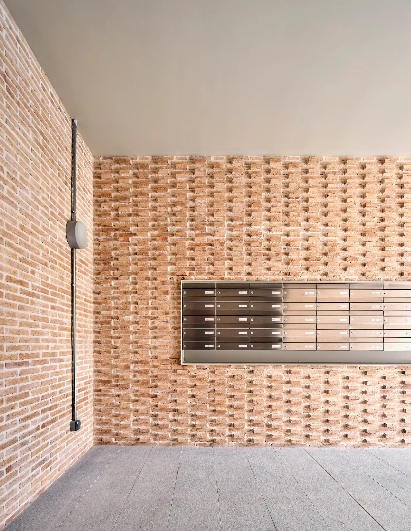 Social Atrium — 54 единицы социального жилья в Бесосе / Peris+Toral.arquitectes