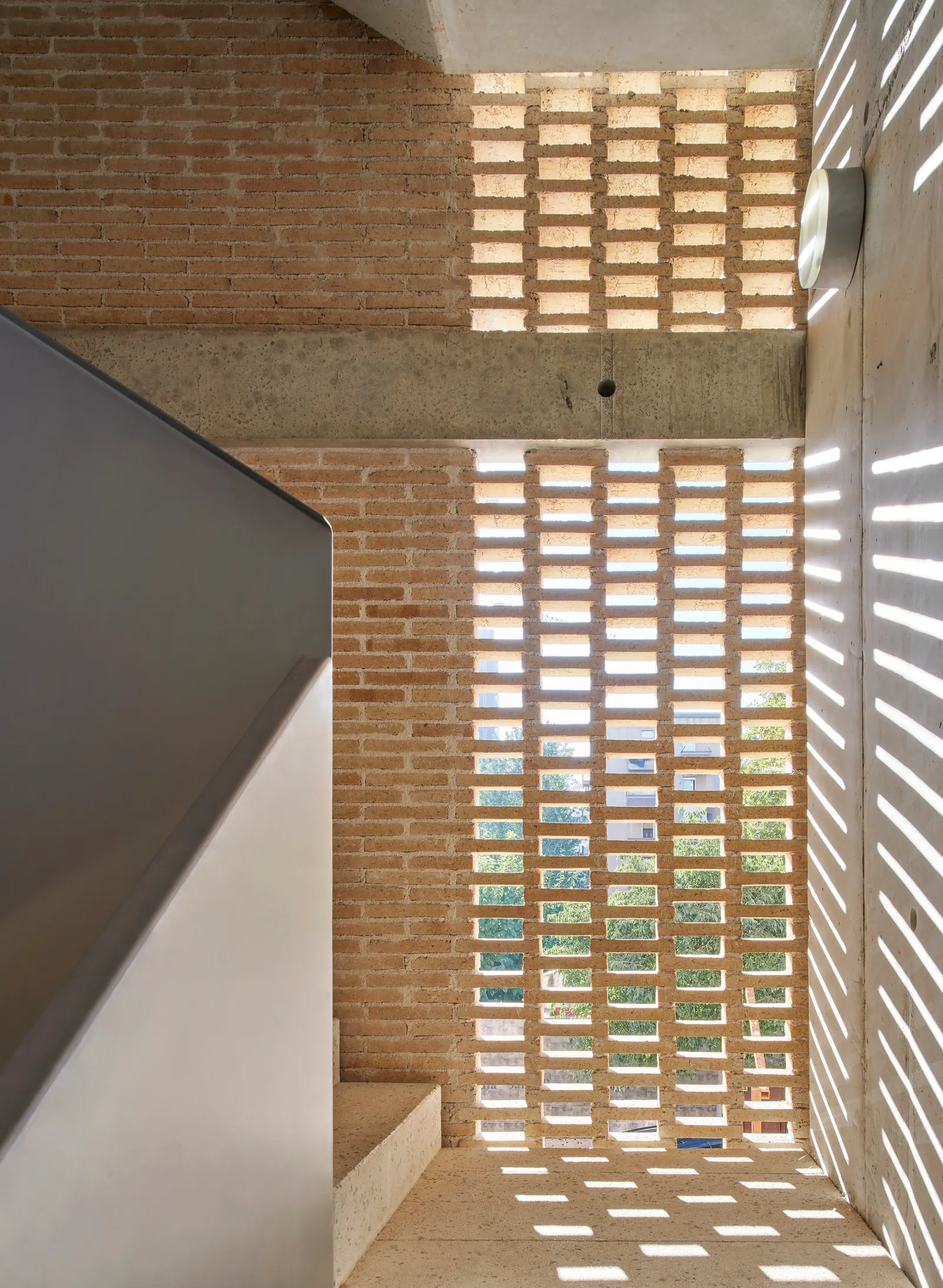 Social Atrium — 54 единицы социального жилья в Бесосе / Peris+Toral.arquitectes