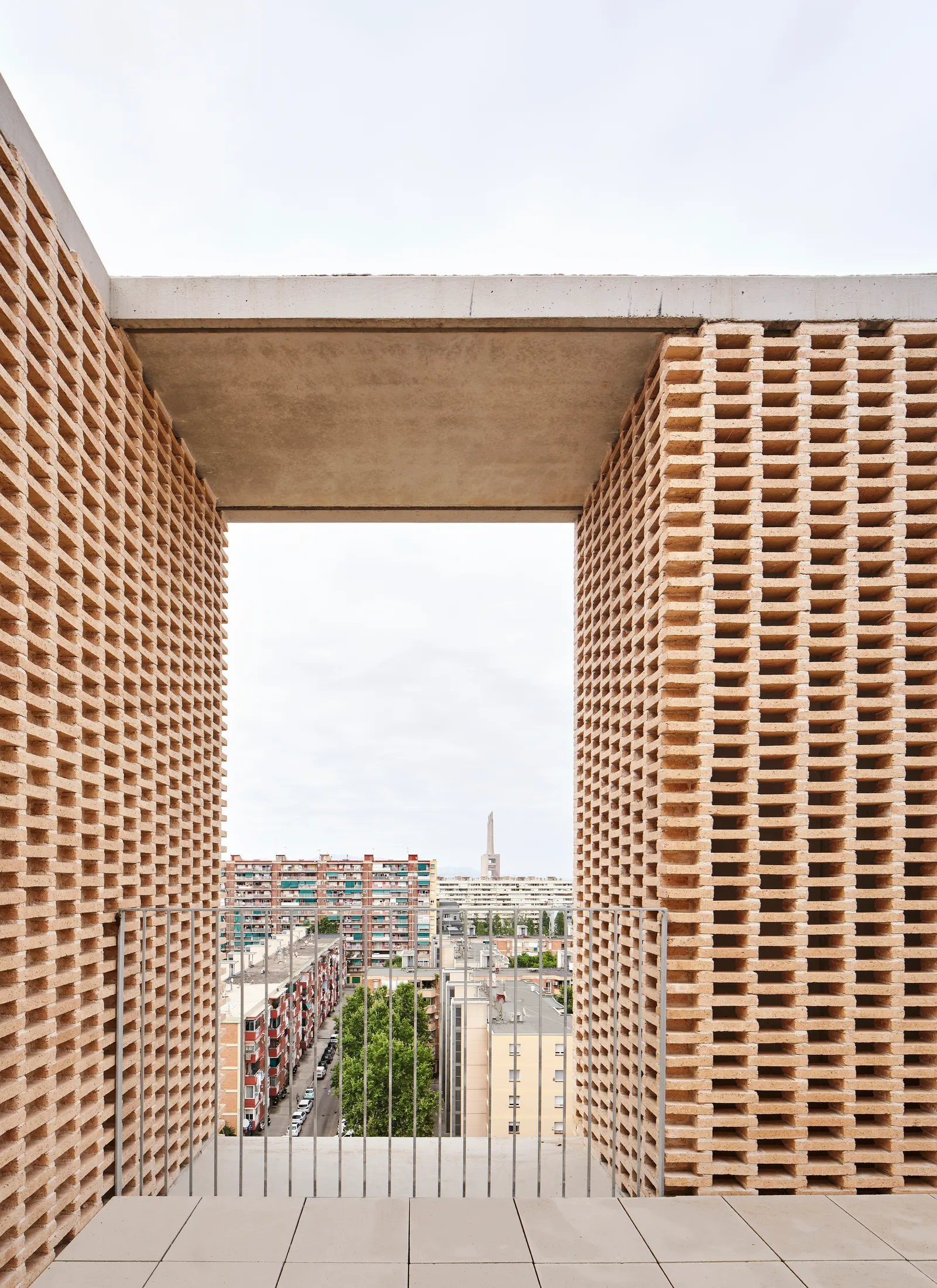 Social Atrium — 54 единицы социального жилья в Бесосе / Peris+Toral.arquitectes